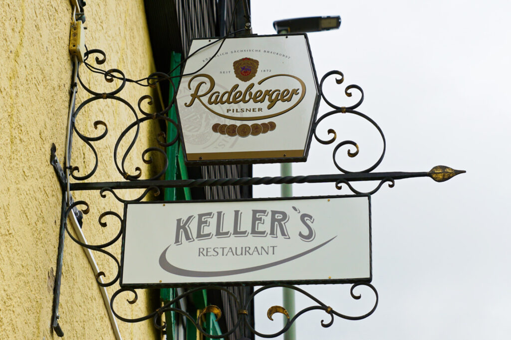 Eingangsbereich mit Logo